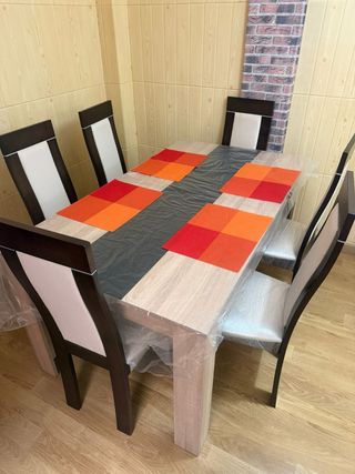 Mesa y 6 Sillas Comedor