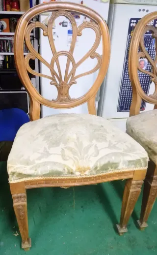 Sillas Antiguas de Madera y Tela.