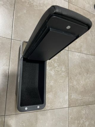 Reposabrazos Peugeot 208 Negro y cromado