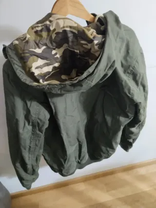 Cazadora Pull&Bear verde Talla L