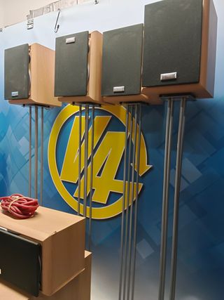 Altavoces Vieta Scena . Buen estado · Vieta · Beige, 4 satelites con peana ikea + subwoofer y central