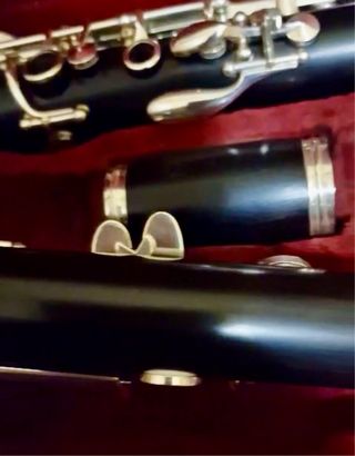 Clarinete Buffet R13 con llaves plateadas y 4 años