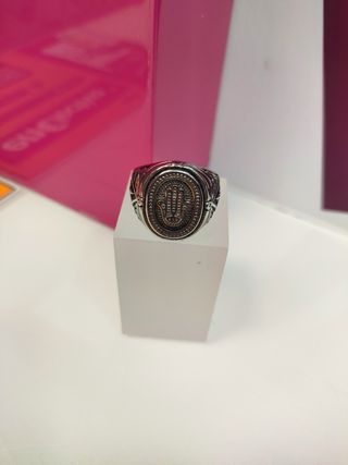 Anillo acero plateado mano de fatima  T21