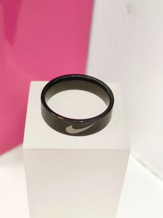 Anillo acero negro nike T18