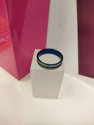 Anillo acero plateado con linea azul T24