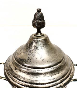 Taça antiga com tampa e banho de prata