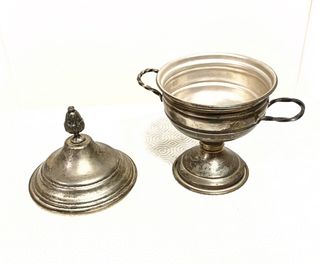 Taça antiga com tampa e banho de prata