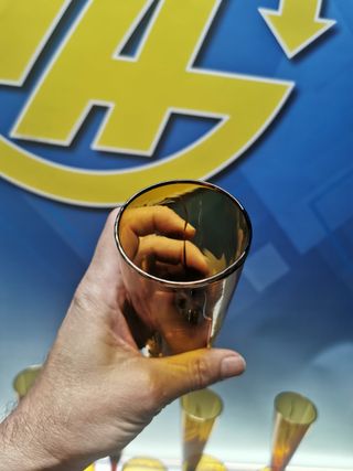 Juego de cristal, 28 vasos diferentes ( tubo, champan, licor..) ambar años 70, decoración de cisne