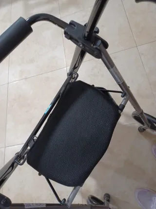 Andador para ancianos con asiento