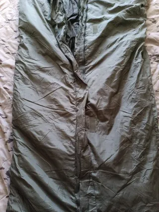 Saco de dormir de color verde, ideal para activida