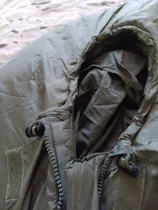 Saco de dormir de color verde, ideal para activida