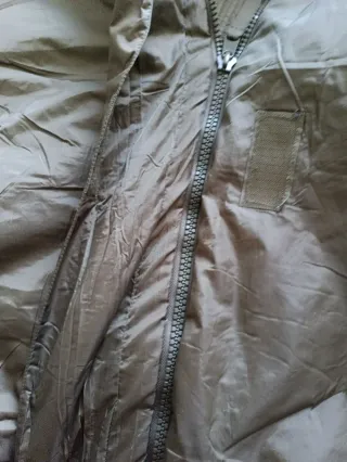 Saco de dormir de color verde, ideal para activida