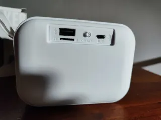 Altavoz Portátil Gris y Blanco