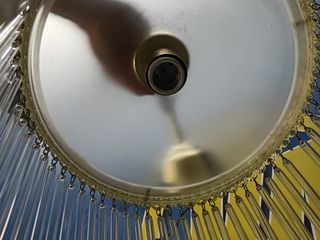 Preciosa Lámpara de latón y cristal , con colgantes, diametro 25 cm.