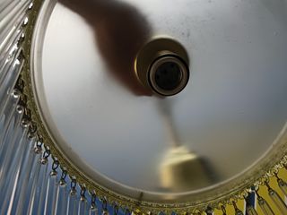 Preciosa Lámpara de latón y cristal , con colgantes, diametro 25 cm.