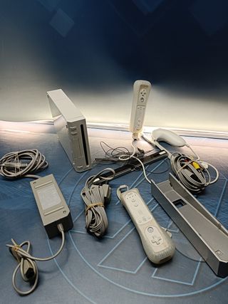 consola Wii + 2 mandos ( tv no incluida en la venta)