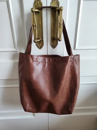 Bolso de cuero marrón