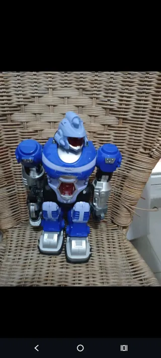 Robot Juguete Azul y Plateado