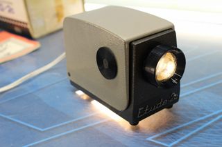 Proyector diapositivas Etude 2c. URSS. En su caja con manual en inglés.