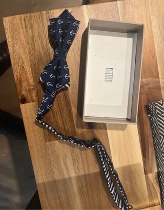 Pajarita marinera azul y blanca