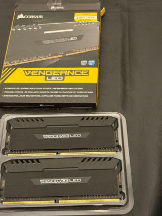4 Módulos RAM DDR4 32GB