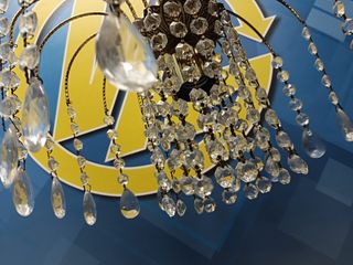 Preciosa Lampara de techo Araña, mid century, cristal de roca 18 brazos, 56 cm.