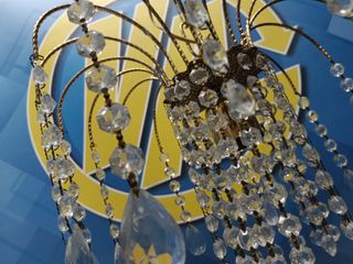 Preciosa Lampara de techo Araña, mid century, cristal de roca 18 brazos, 56 cm.