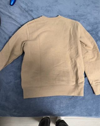 Sudadera y camiseta beige