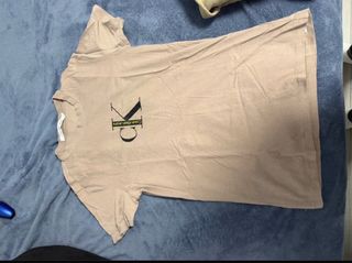 Sudadera y camiseta beige