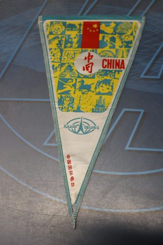 Banderines emisoras radio Asia: Taipei, Japan, Beijing, Korea.