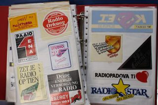 04. Gran lote pegatinas emisoras de radio extranjeras.