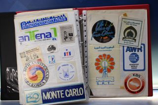 06. Gran lote pegatinas emisoras de radio extranjeras.