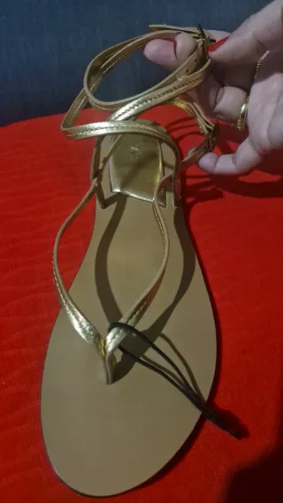 Sandalias de zara doradas planas mujer talla 40