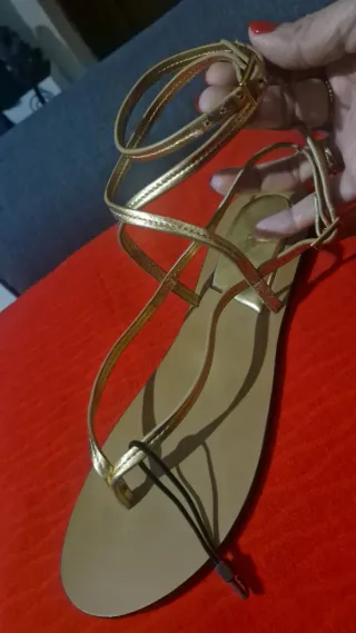 Sandalias de zara doradas planas mujer talla 40