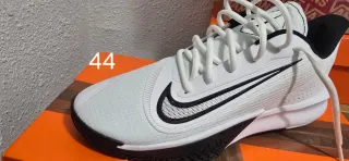 Zapatillas Nike Talla 44 Negras y Blancas