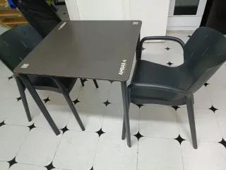Mesa y 2 sillas