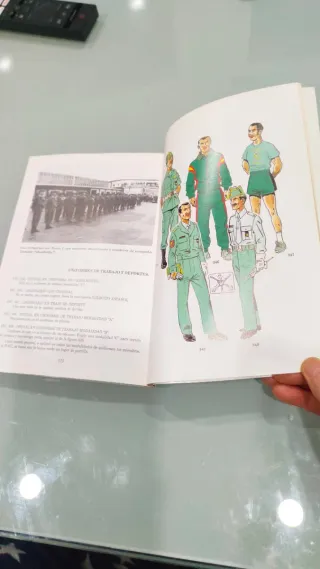 Libro La Legión 75 Años Uniformes Legionarios