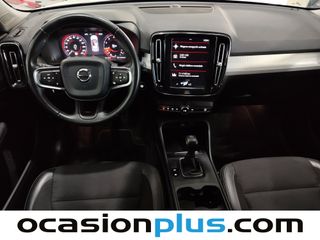 Volvo XC40 T3 Momentum 120 kW (163 CV)