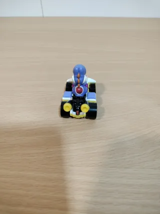 Hot Wheels Mario Kart Yoshi Púrpura