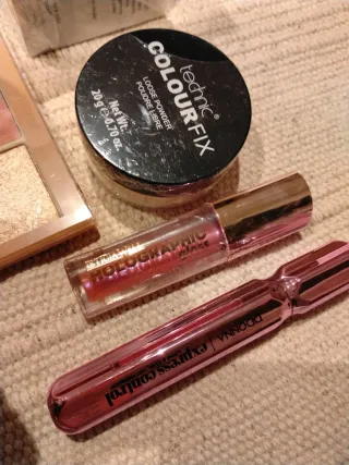 Lote 31 piezas maquillaje Fijo, Technic