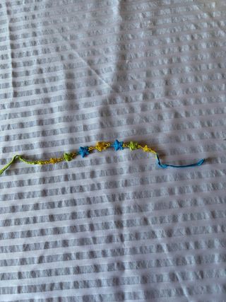 Braccialetto viola con fiori