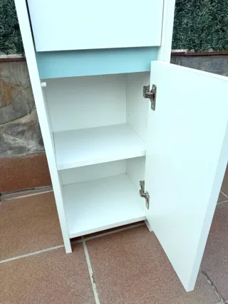 Mueble de baño o auxiliar blanco