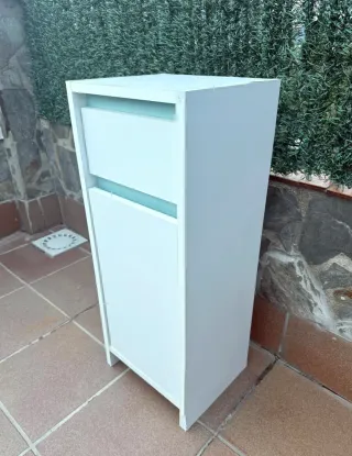 Mueble de baño o auxiliar blanco