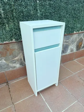 Mueble de baño o auxiliar blanco