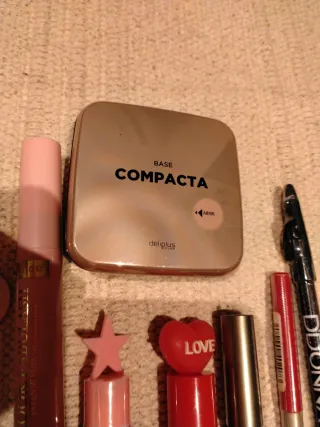 Lote de 27 productos maquillaje