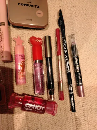 Lote de 27 productos maquillaje