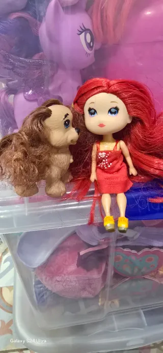 Muñeca Ariel con vestido rojo