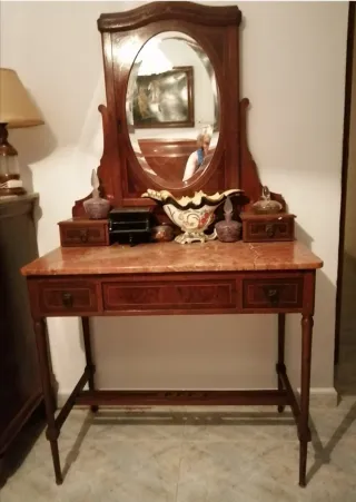 Canterano, tocador, comodín y cabecera cama.