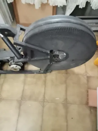 Máquina de remo antigua grande