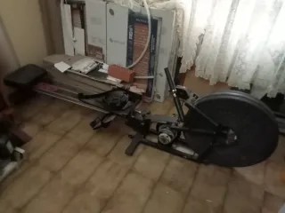 Máquina de remo antigua grande